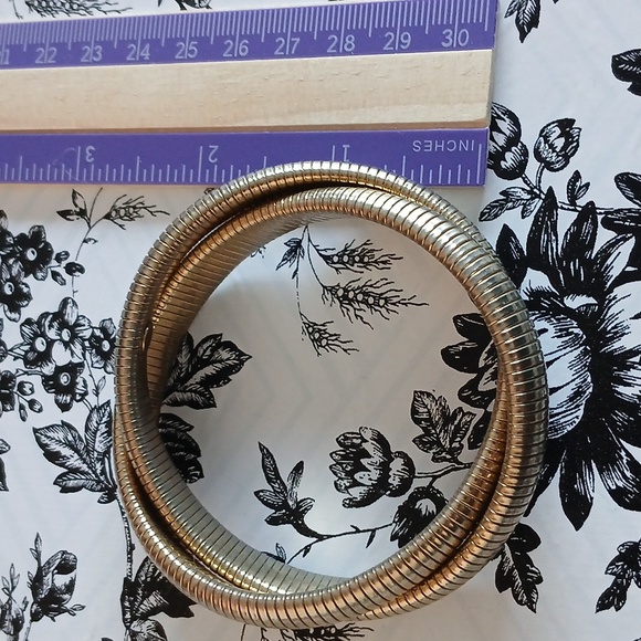 Elegant Vintage Goldtone Stretch Coil Wrap Bracelet - Picture 4 of 10